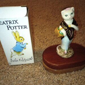 Beatrix Potter figurine Susan